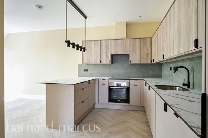 2 Bedroom Flat To Rent In Central Road, Worcester Park, KT4