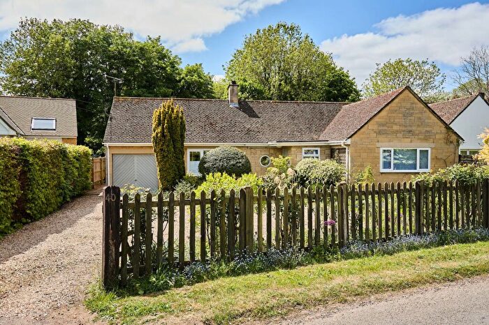 3 Bedroom Detached Bungalow For Sale In Cotswold Dale, Rack End, Standlake, OX29