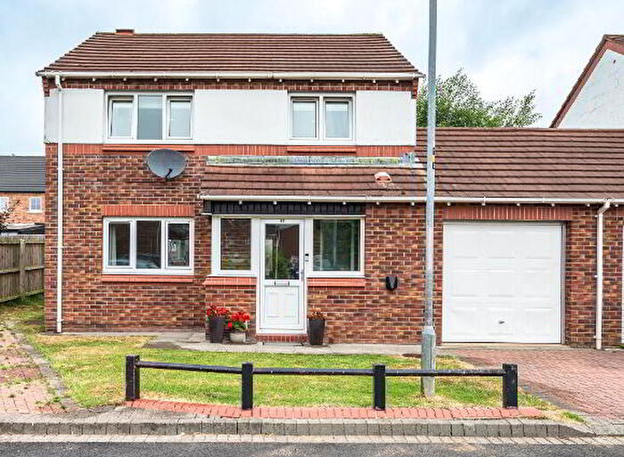 3 Bedroom Semi-Detached House For Sale In Clendinning Way, Portadown, BT62