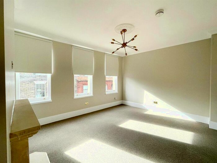 Property To Rent In High Street, Rochester, ME1