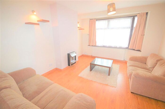 1 Bedroom Property To Rent In The Shaftesburys, London, IG11