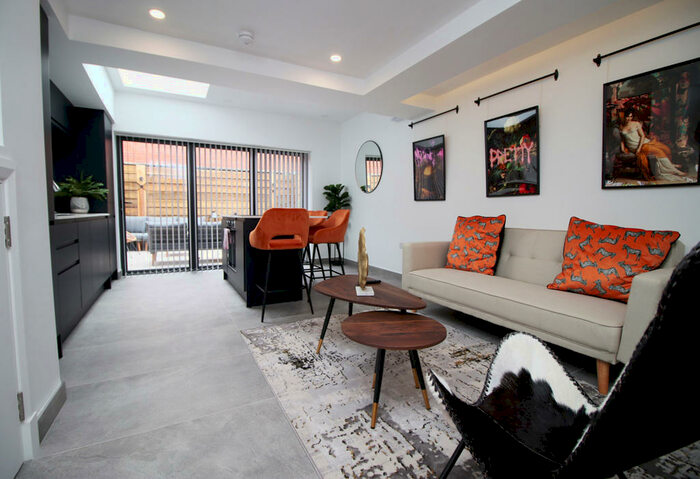 2 Bedroom Serviced Apartments To Rent In Flat A, Whitchurch Road, Caerdydd, Caerdydd, CF14