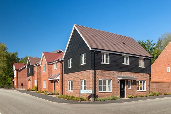 3 Bedroom Detached House For Sale In "Chestnut" At Molyneaux Avenue, Bovingdon, HP3