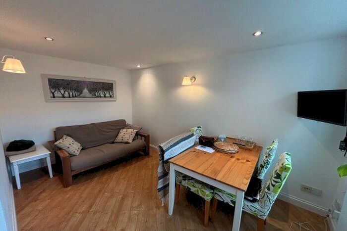 2 Bedroom Property To Rent In Fore Street, Exeter, EX4