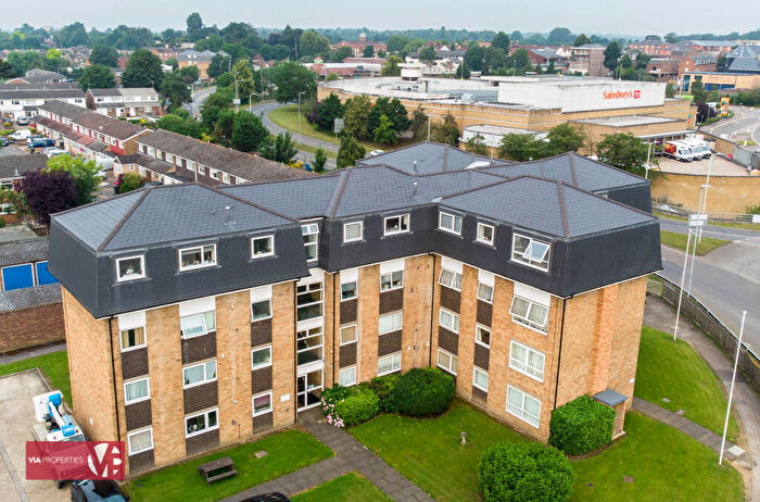 2 Bedroom Apartment To Rent In Lampits, Hoddesdon, EN11