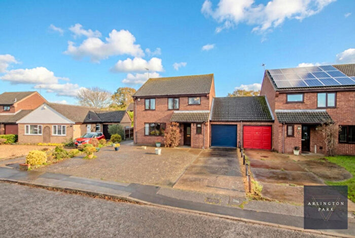 3 Bedroom Link Detached House For Sale In Laxfield Way, Lowestoft, NR33