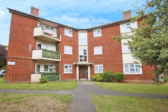 2 Bedroom Apartment For Sale In Blake Hall Road, London, E11