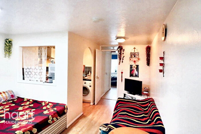 1 Bedroom Maisonette For Sale In Maplin Park, Slough, SL3