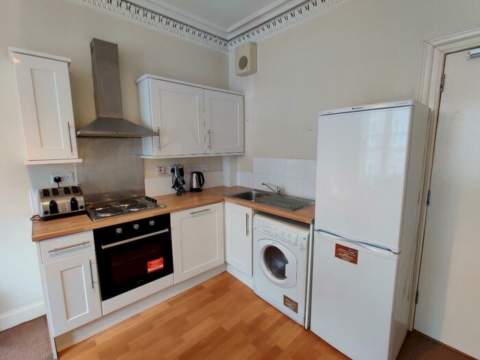 2 Bedroom Flat To Rent In Gardners Crescent, City Centre, Edinburgh, EH3