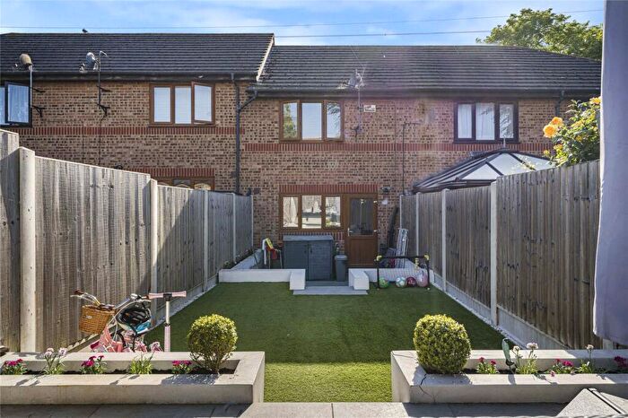 2 Bedroom Terraced House For Sale In Hayes Road, Greenhithe, Kent, DA9