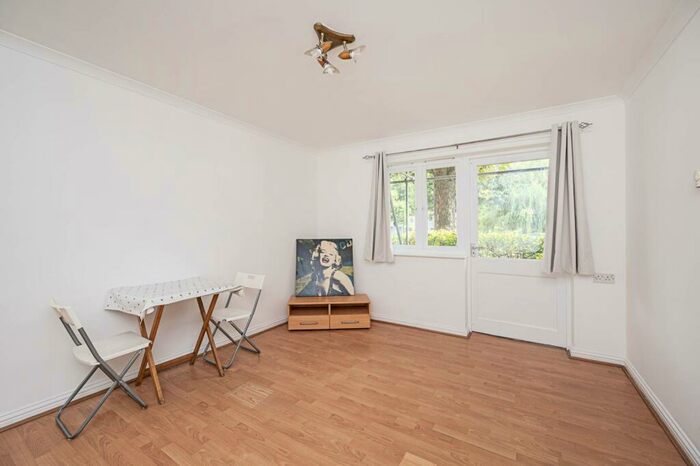 1 Bedroom Flat To Rent In Semley Gate, Hackney, London, E9