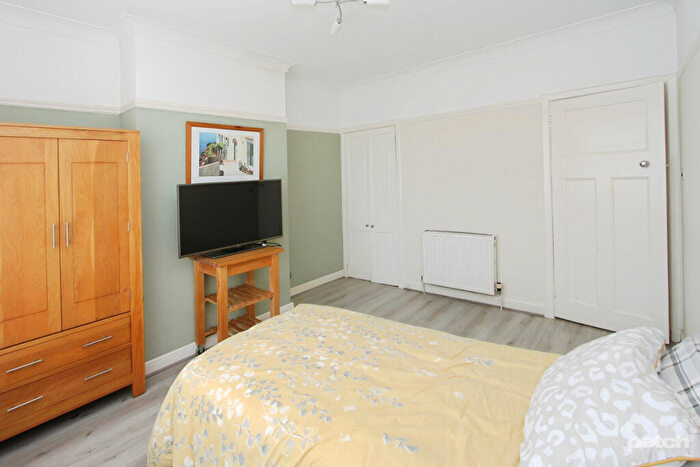 2 Bedroom Bungalow For Sale In Glasgow Road, Paisley, PA1