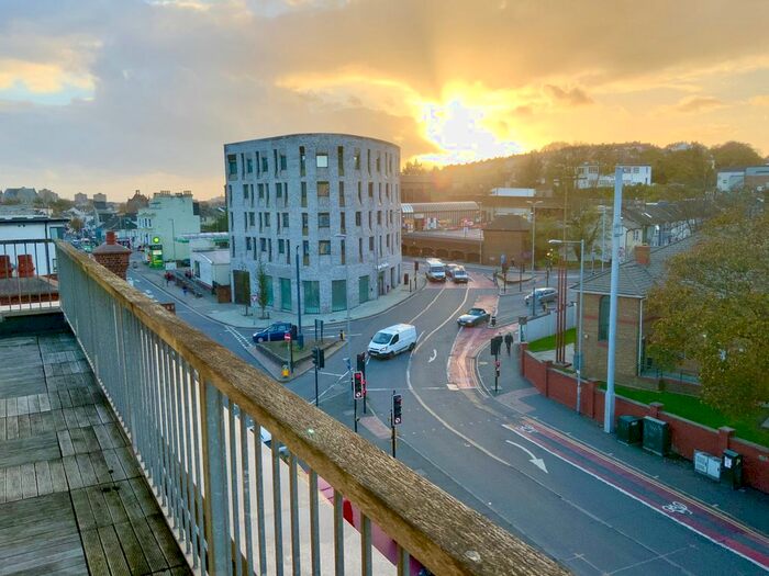 2 Bedroom Flat To Rent In Lewes Road, Brighton, BN2