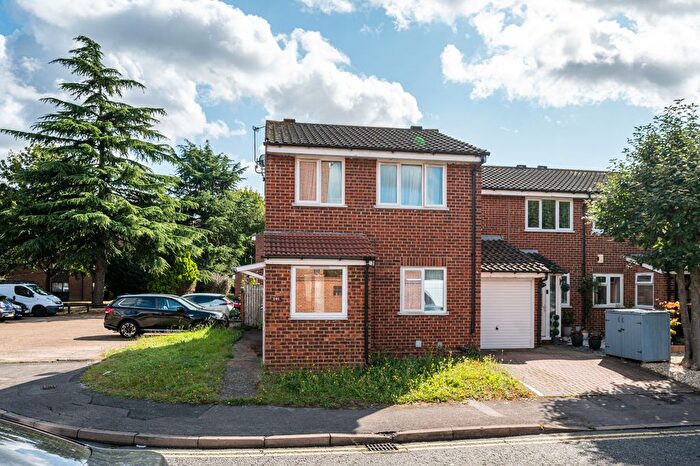 3 Bedroom End Of Terrace House To Rent In Gurney Close, Barking, IG11