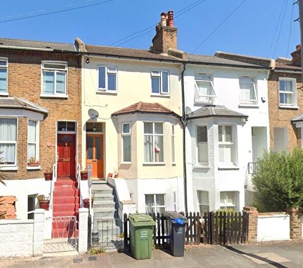 2 Bedroom Flat To Rent In Ronver Road Lee, SE12