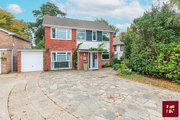4 Bedroom Detached House For Sale In Mickle Hill, Sandhurst, GU47
