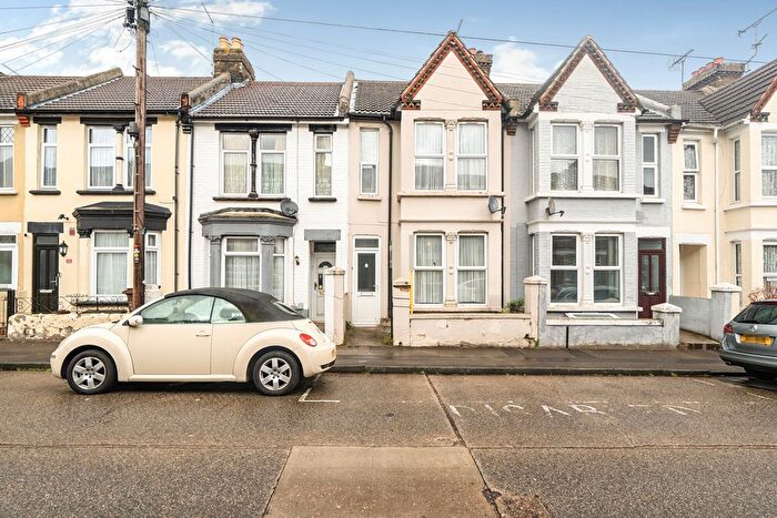 3 Bedroom Terraced House For Sale In Balmoral Road, Gillingham, Kent, ME7