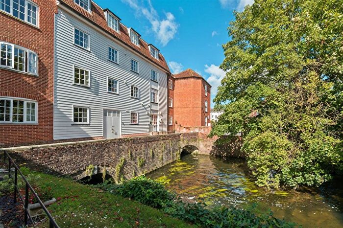 2 Bedroom Flat For Sale In Deans Mill Court, Canterbury, CT1