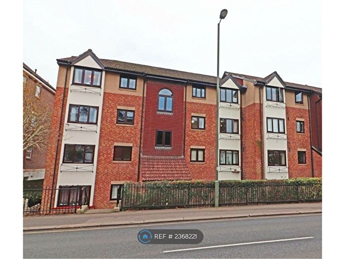 1 Bedroom Flat To Rent In Cromwell Place, Redhill, RH1