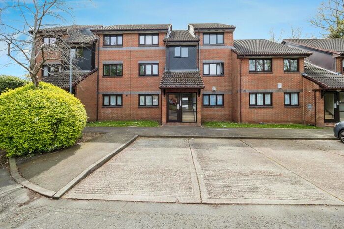 1 Bedroom Flat To Rent In Crucible Close, RM6