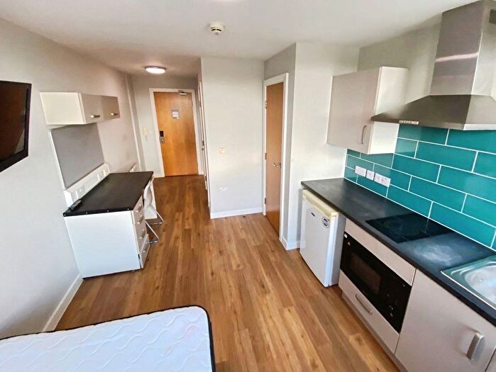 1 Bedroom Flat To Rent In Queen Street, Sheffield, South Yorkshire, S1