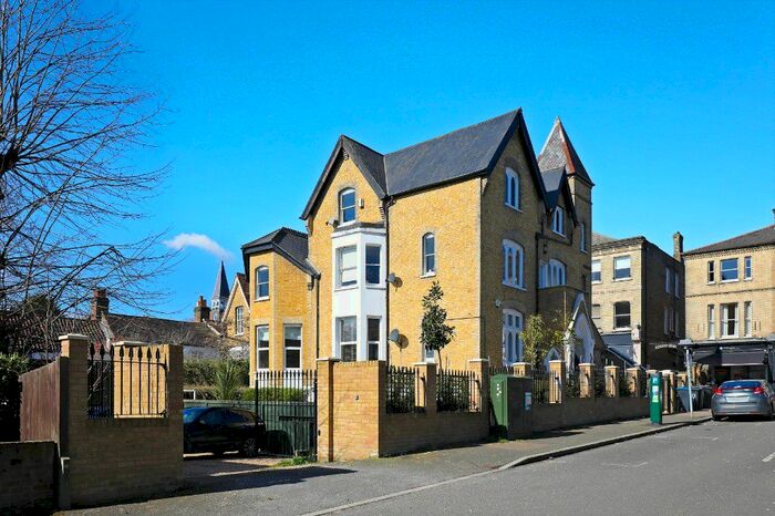 2 Bedroom Flat To Rent In Grosvenor Hill, London, SW19