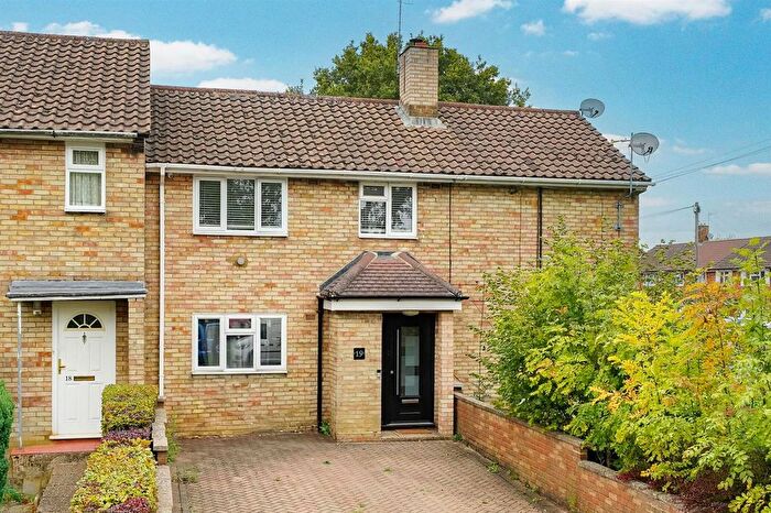 3 Bedroom Maisonette For Sale In Chardins Close, Hemel Hempstead, HP1