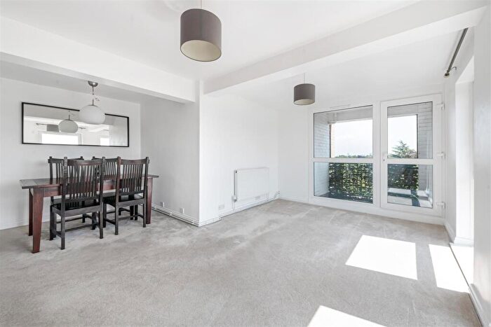 2 Bedroom Apartment For Sale In Bonchurch Close, Sutton, SM2