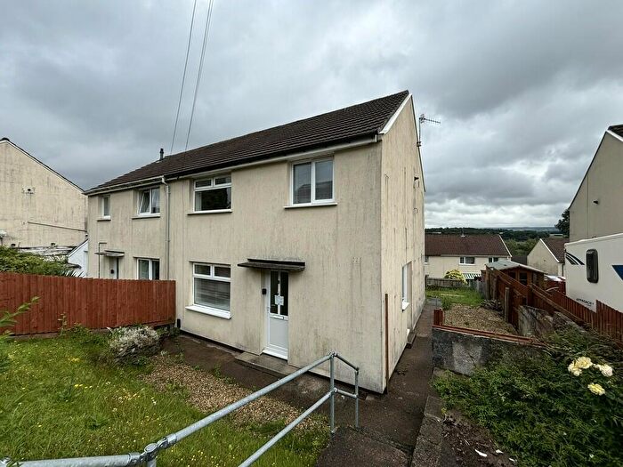 3 Bedroom Semi-Detached House To Rent In Brynamlwg, Cefn Hengoed, Hengoed, CF82