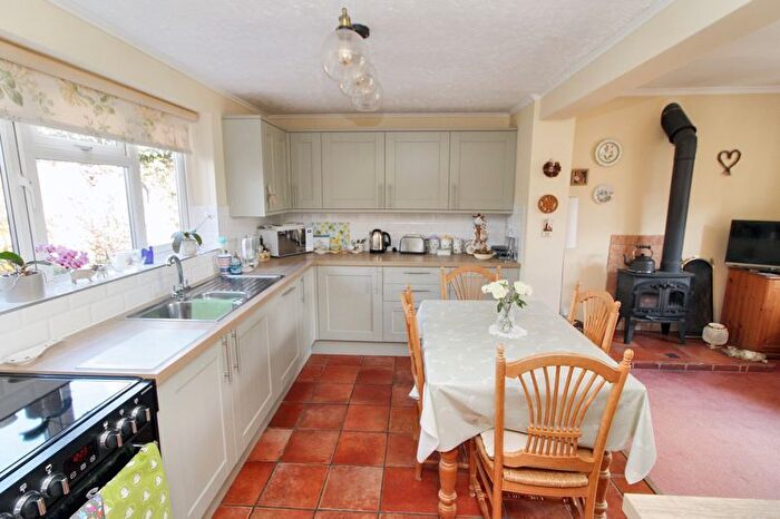 4 Bedroom Detached House For Sale In Watchet Lane, Holmer Green, HP15