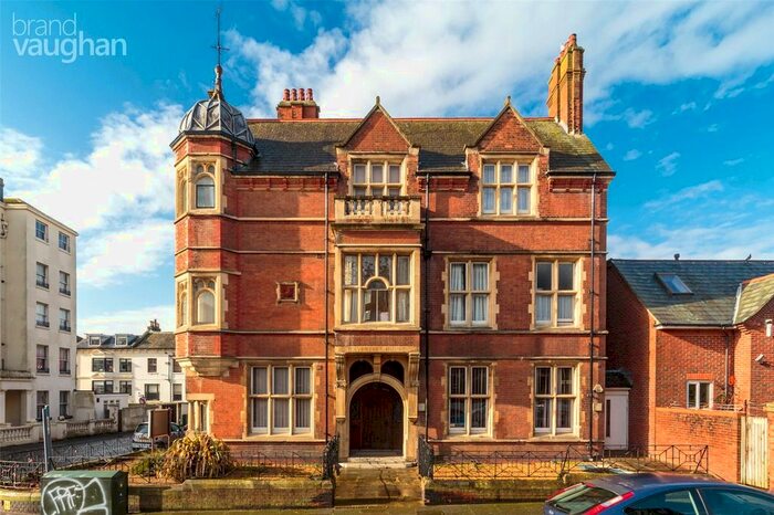 1 Bedroom Flat To Rent In Pierpoint House, Furze Hill, Hove, East Sussex, BN3