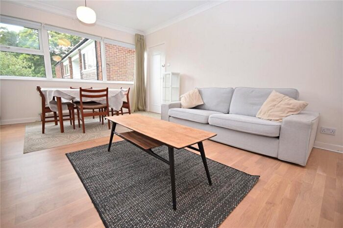 2 Bedroom Apartment To Rent In North Hill Close, Leeds, West Yorkshire, LS8