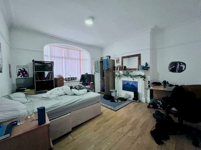 7 Bedroom House To Rent In Harlaxton Drive, Nottingham, NG7