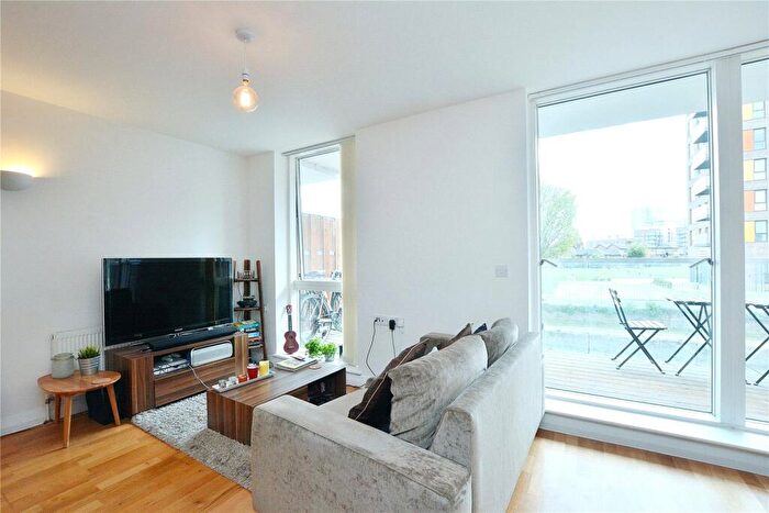 2 Bedroom Flat For Sale In Hallmark Court, E14