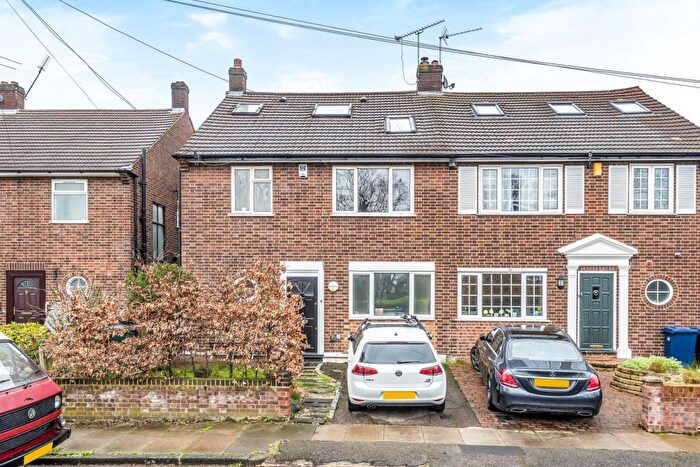 3 Bedroom House To Rent In The Causeway, London, N2