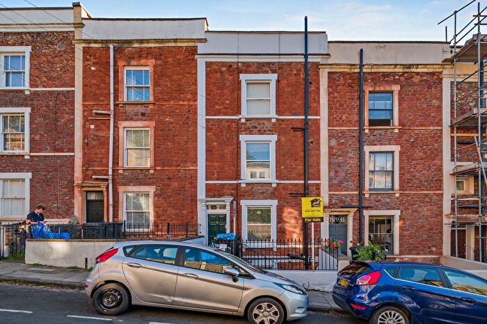 1 Bedroom Flat For Sale In Ambra Vale East, Bristol, BS8