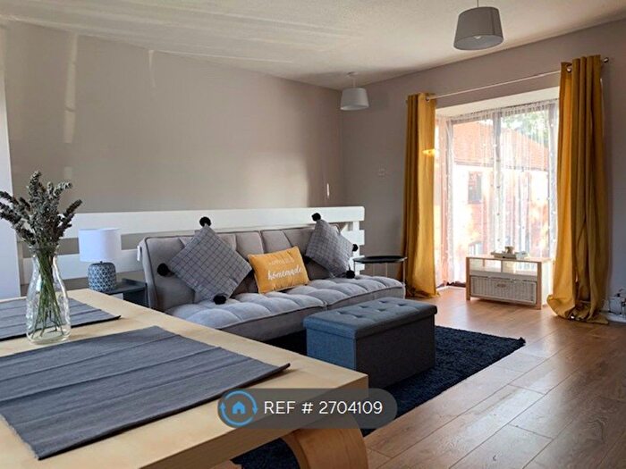 1 Bedroom Maisonette To Rent In Alpine Court, Basingstoke, RG22