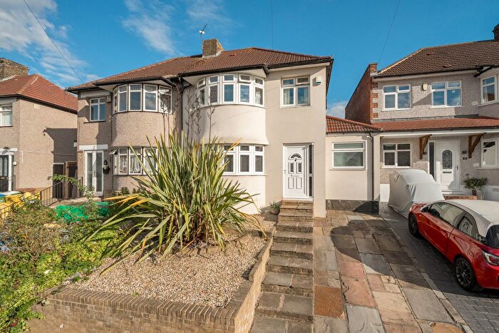 3 Bedroom Semi-Detached House For Sale In Totnes Road, Welling, DA16