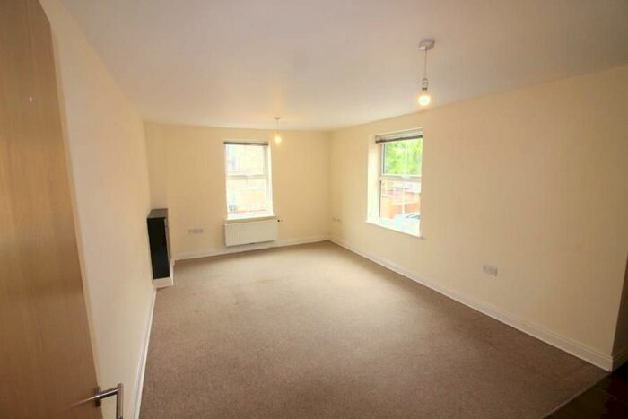 2 Bedroom Flat To Rent In Holdenhurst Road, Bournemouth, BH8