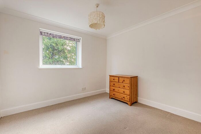 1 Bedroom Flat To Rent In Crescent Road, Kingston Upon Thames, KT2