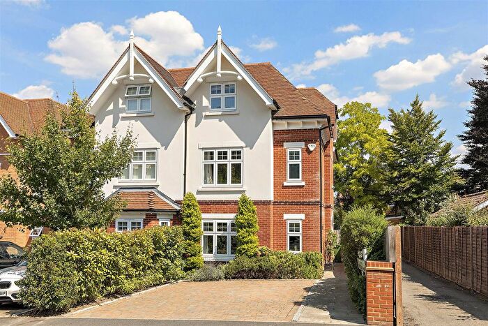 4 Bedroom Property To Rent In Coplestone Chase, Guildford, Surrey, GU1