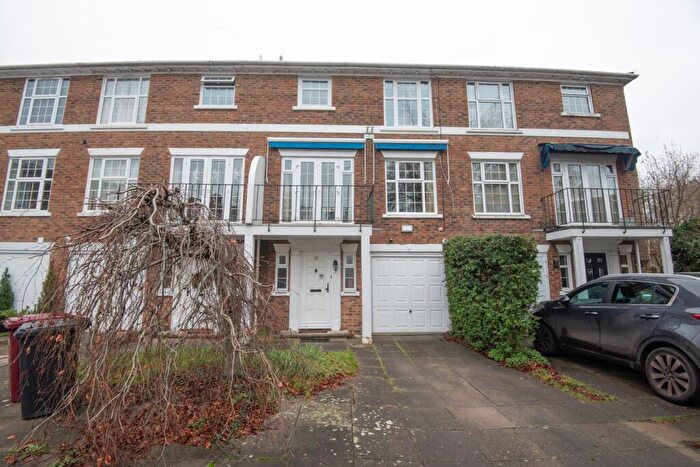 4 Bedroom Town House For Sale In Heathfield Close, Midhurst, GU29