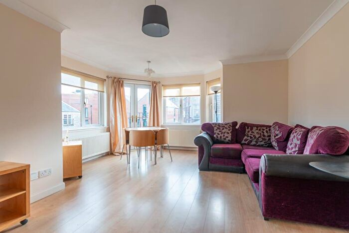 2 Bedroom Flat To Rent In L Easter Dalry Wynd, Edinburgh, EH11