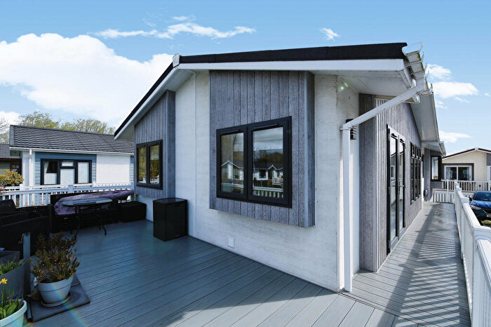 2 Bedroom Park Home For Sale In Peterborough, Cambridgeshire, Peterborough, Cambridgeshire, PE8