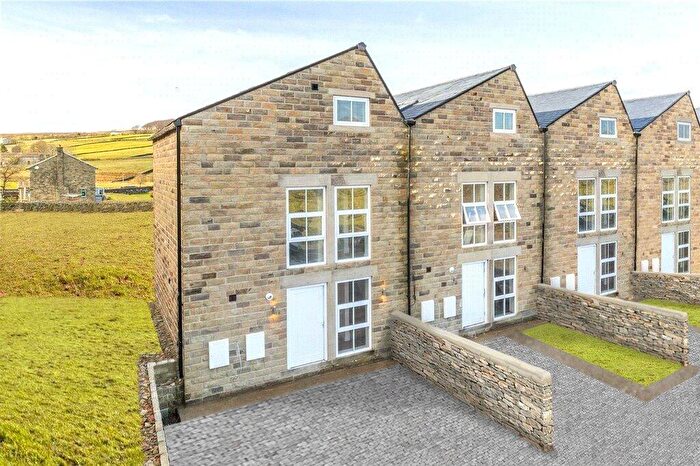 3 Bedroom End Of Terrace House For Sale In West Shaw Lane, Oxenhope, Keighley, West Yorkshire, BD22