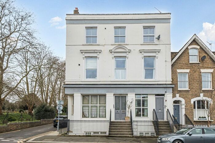 2 Bedroom Flat For Sale In Auckland Road, Battersea, London, SW11