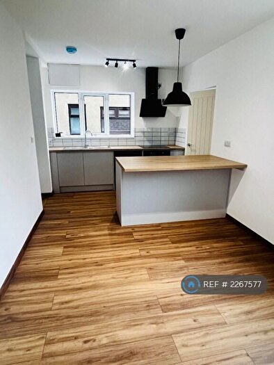 3 Bedroom Semi-Detached House To Rent In Abbots Road, Scunthorpe, DN17