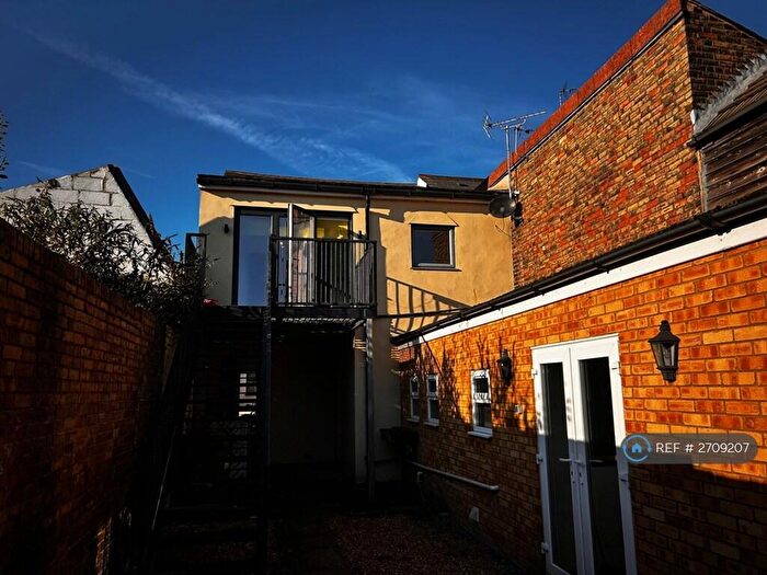 2 Bedroom Flat To Rent In Wing Road, Leighton Buzzard, LU7