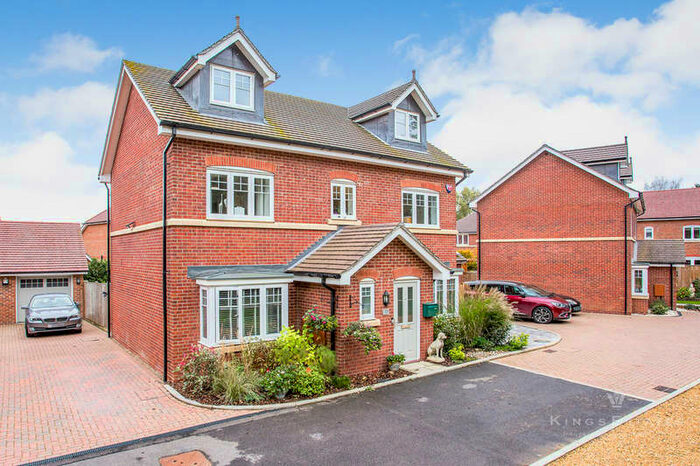 5 Bedroom Detached House For Sale In Ramsden Way, Marden, Tonbridge, TN12