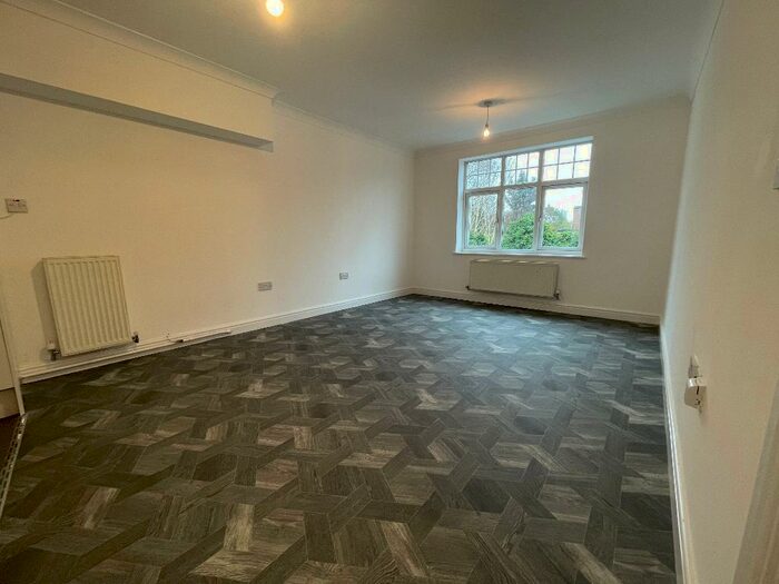 2 Bedroom Flat To Rent In Albert Road, Manchester, M19